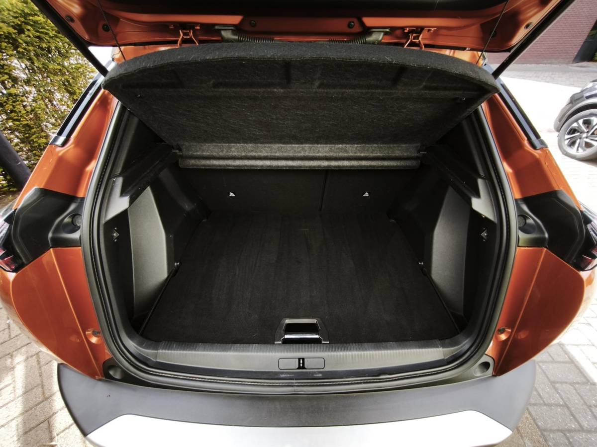 Peugeot 2008 Peugeot 2008 1.2 PureTech GT-Line Led Navi-Carplay Stoelverwarming 3D-Cockpit Trekhaak