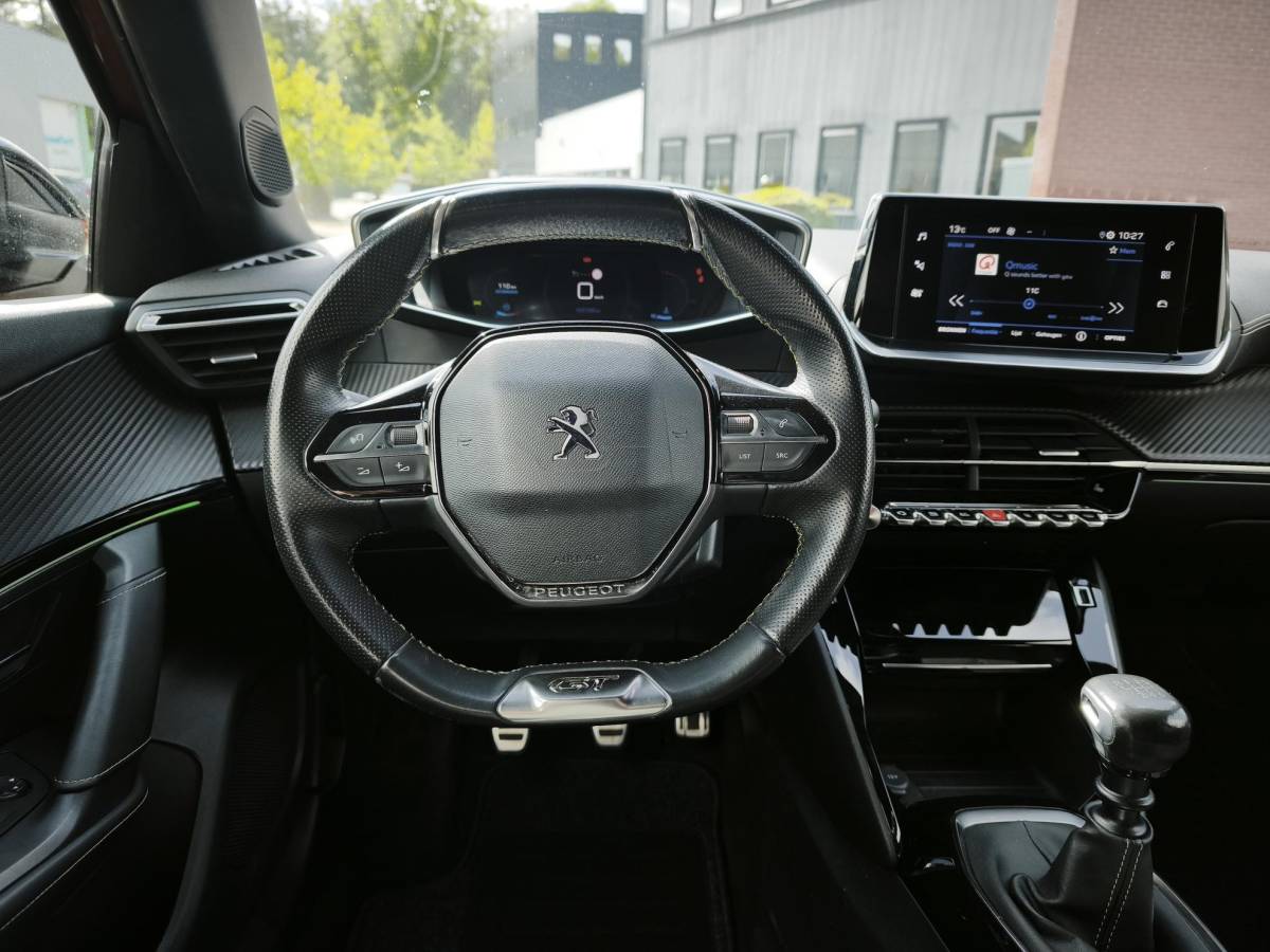 Peugeot 2008 Peugeot 2008 1.2 PureTech GT-Line Led Navi-Carplay Stoelverwarming 3D-Cockpit Trekhaak