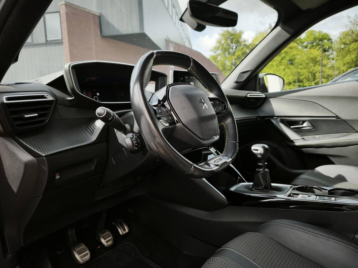 Peugeot 2008 Peugeot 2008 1.2 PureTech GT-Line Led Navi-Carplay Stoelverwarming 3D-Cockpit Trekhaak