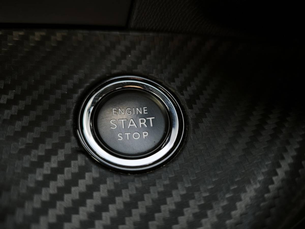 Peugeot 2008 Peugeot 2008 1.2 PureTech GT-Line Led Navi-Carplay Stoelverwarming 3D-Cockpit Trekhaak