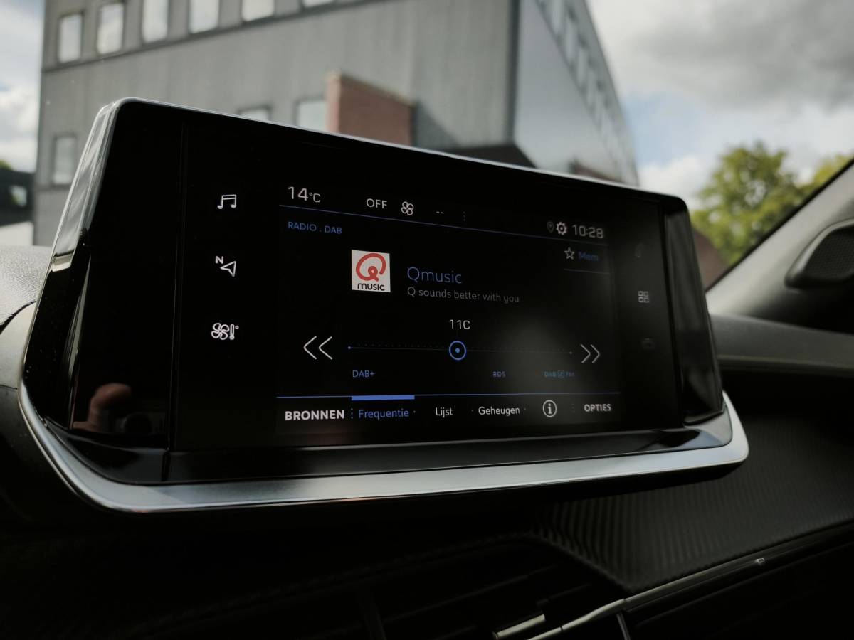 Peugeot 2008 Peugeot 2008 1.2 PureTech GT-Line Led Navi-Carplay Stoelverwarming 3D-Cockpit Trekhaak