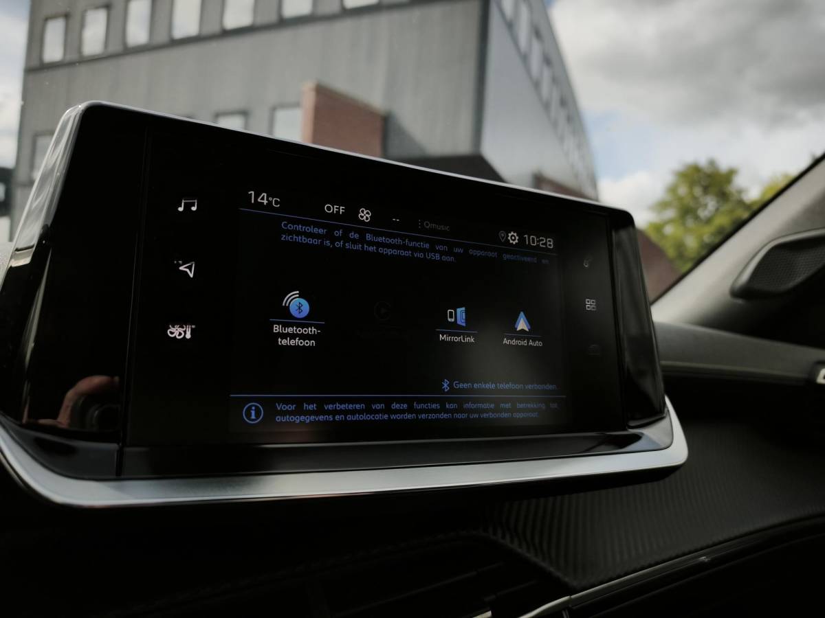 Peugeot 2008 Peugeot 2008 1.2 PureTech GT-Line Led Navi-Carplay Stoelverwarming 3D-Cockpit Trekhaak