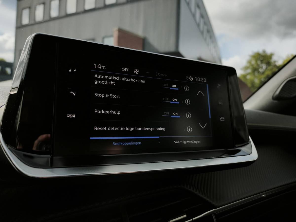 Peugeot 2008 Peugeot 2008 1.2 PureTech GT-Line Led Navi-Carplay Stoelverwarming 3D-Cockpit Trekhaak