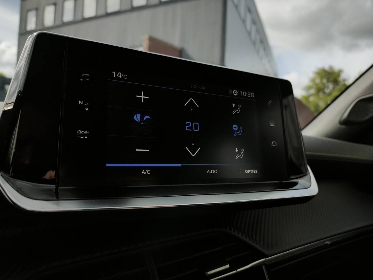 Peugeot 2008 Peugeot 2008 1.2 PureTech GT-Line Led Navi-Carplay Stoelverwarming 3D-Cockpit Trekhaak