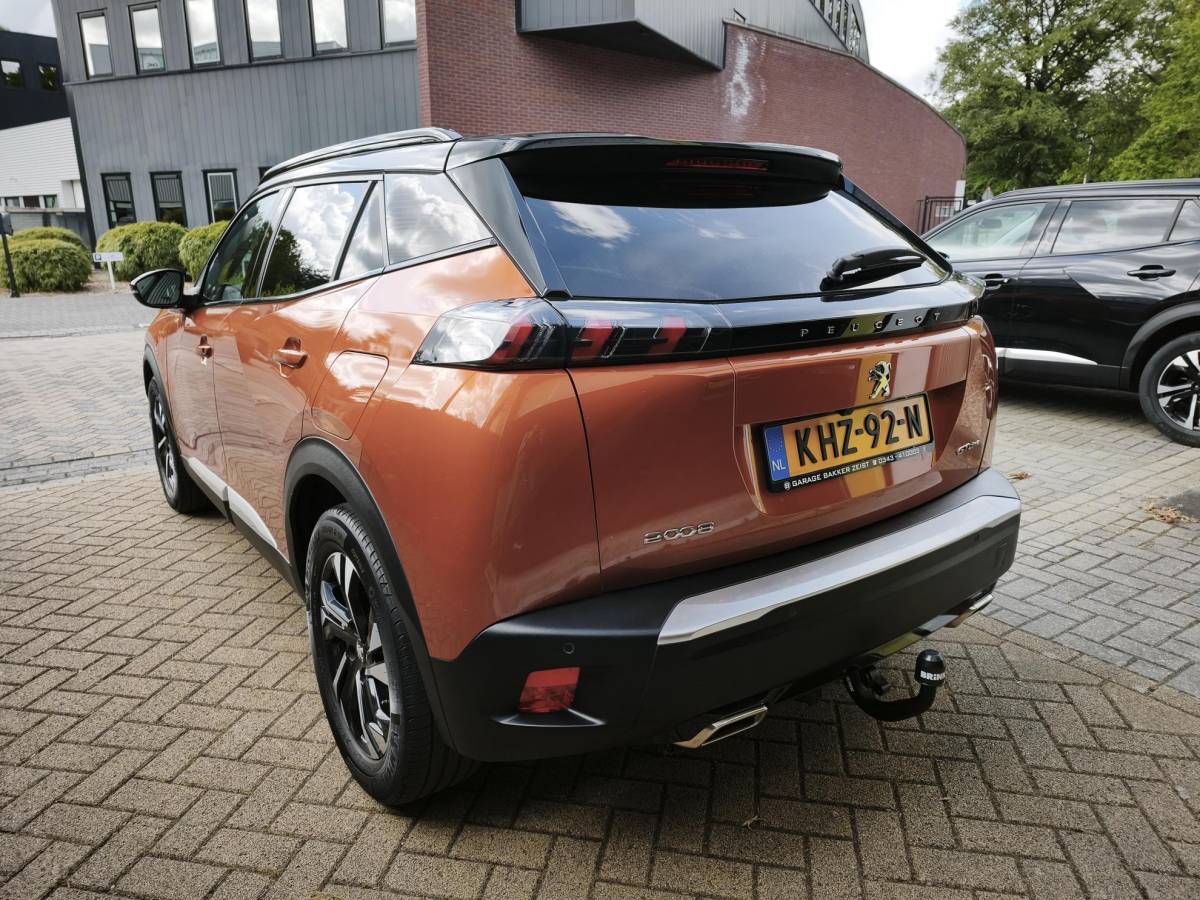 Peugeot 2008 Peugeot 2008 1.2 PureTech GT-Line Led Navi-Carplay Stoelverwarming 3D-Cockpit Trekhaak