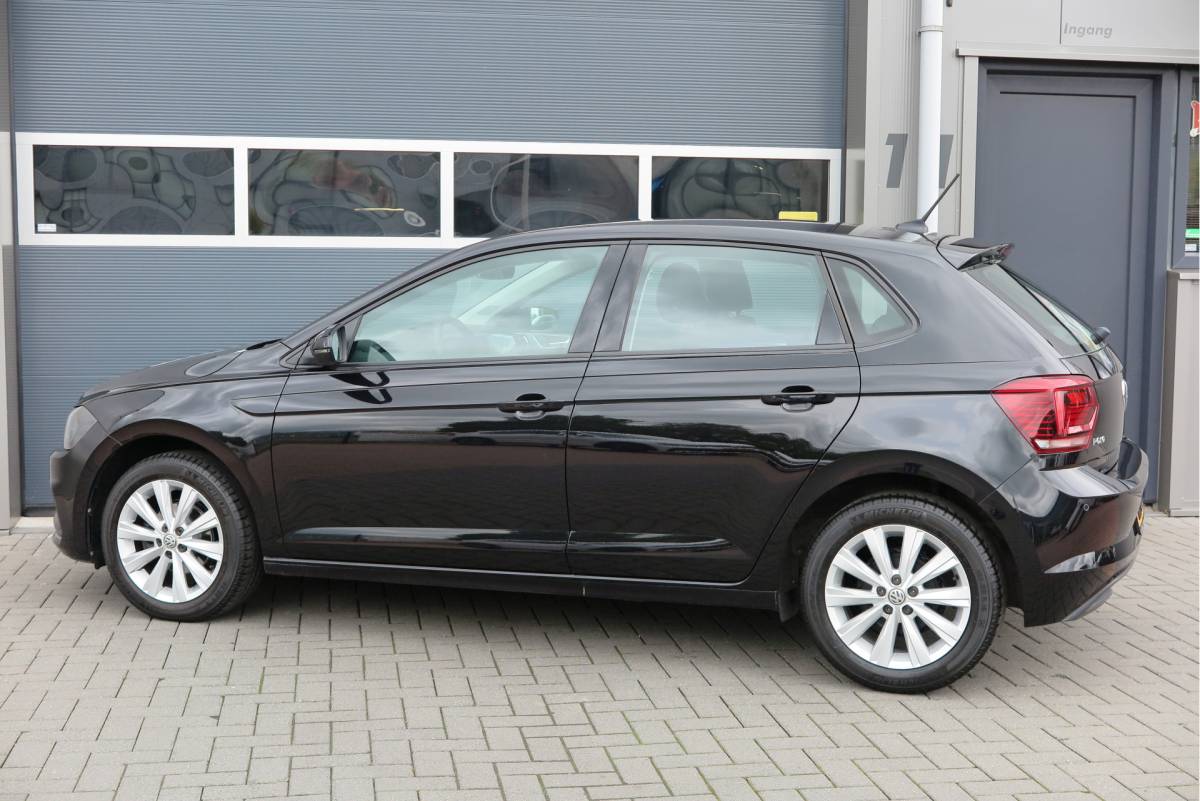 Volkswagen Polo Volkswagen Polo 1.0 TSI 70kw 95pk Highline, Adaptive Cruise, PDC ,Navigatie , Stuurwiel multifuntioneel , Carplay, LMV 16″, Sportstoelen,Buitenspiegels inklapbaar, etc. Complete historie bekend NL auto met NAP (recent onderhouden)