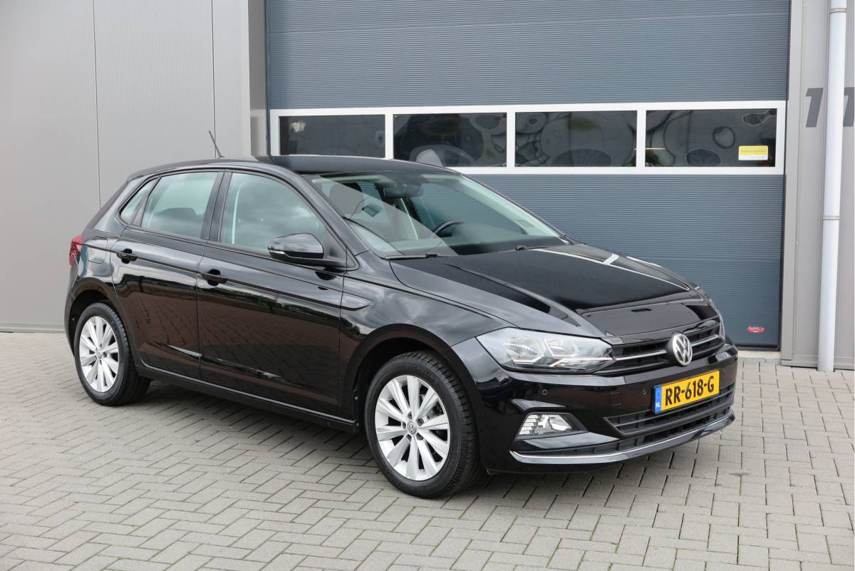 Volkswagen Polo Volkswagen Polo 1.0 TSI 70kw 95pk Highline, Adaptive Cruise, PDC ,Navigatie , Stuurwiel multifuntioneel , Carplay, LMV 16″, Sportstoelen,Buitenspiegels inklapbaar, etc. Complete historie bekend NL auto met NAP (recent onderhouden)