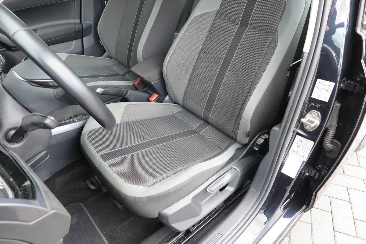 Volkswagen Polo Volkswagen Polo 1.0 TSI 70kw 95pk Highline, Adaptive Cruise, PDC ,Navigatie , Stuurwiel multifuntioneel , Carplay, LMV 16″, Sportstoelen,Buitenspiegels inklapbaar, etc. Complete historie bekend NL auto met NAP (recent onderhouden)