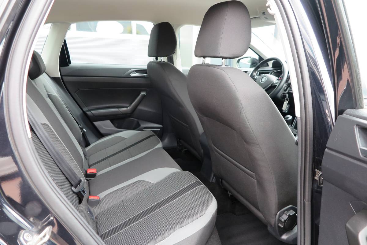 Volkswagen Polo Volkswagen Polo 1.0 TSI 70kw 95pk Highline, Adaptive Cruise, PDC ,Navigatie , Stuurwiel multifuntioneel , Carplay, LMV 16″, Sportstoelen,Buitenspiegels inklapbaar, etc. Complete historie bekend NL auto met NAP (recent onderhouden)