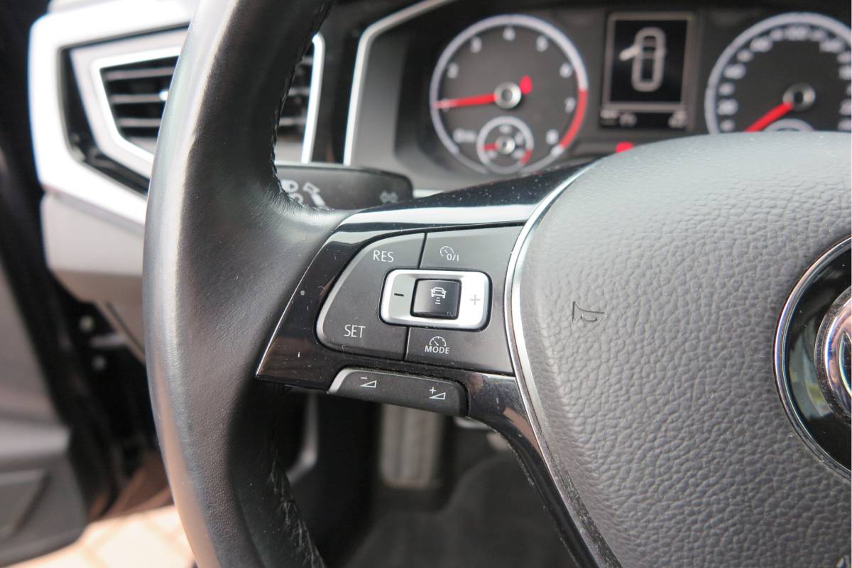 Volkswagen Polo Volkswagen Polo 1.0 TSI 70kw 95pk Highline, Adaptive Cruise, PDC ,Navigatie , Stuurwiel multifuntioneel , Carplay, LMV 16″, Sportstoelen,Buitenspiegels inklapbaar, etc. Complete historie bekend NL auto met NAP (recent onderhouden)