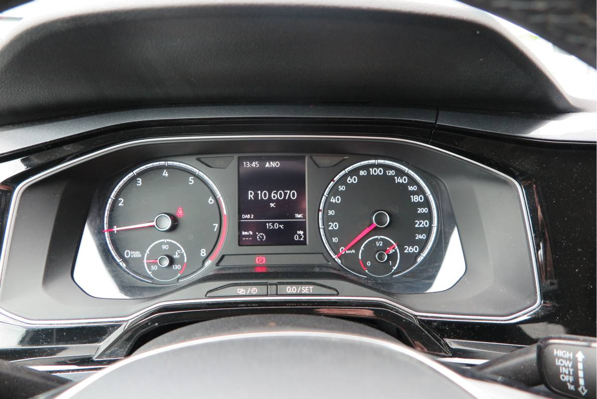 Volkswagen Polo Volkswagen Polo 1.0 TSI 70kw 95pk Highline, Adaptive Cruise, PDC ,Navigatie , Stuurwiel multifuntioneel , Carplay, LMV 16″, Sportstoelen,Buitenspiegels inklapbaar, etc. Complete historie bekend NL auto met NAP (recent onderhouden)
