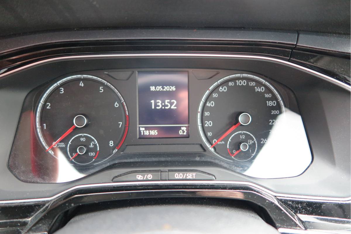 Volkswagen Polo Volkswagen Polo 1.0 TSI 70kw 95pk Highline, Adaptive Cruise, PDC ,Navigatie , Stuurwiel multifuntioneel , Carplay, LMV 16″, Sportstoelen,Buitenspiegels inklapbaar, etc. Complete historie bekend NL auto met NAP (recent onderhouden)