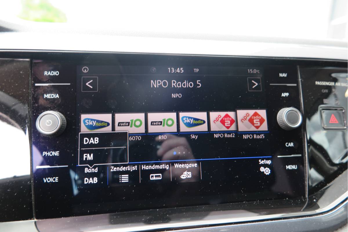 Volkswagen Polo Volkswagen Polo 1.0 TSI 70kw 95pk Highline, Adaptive Cruise, PDC ,Navigatie , Stuurwiel multifuntioneel , Carplay, LMV 16″, Sportstoelen,Buitenspiegels inklapbaar, etc. Complete historie bekend NL auto met NAP (recent onderhouden)