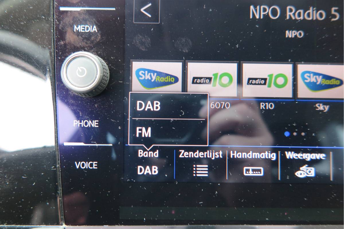 Volkswagen Polo Volkswagen Polo 1.0 TSI 70kw 95pk Highline, Adaptive Cruise, PDC ,Navigatie , Stuurwiel multifuntioneel , Carplay, LMV 16″, Sportstoelen,Buitenspiegels inklapbaar, etc. Complete historie bekend NL auto met NAP (recent onderhouden)