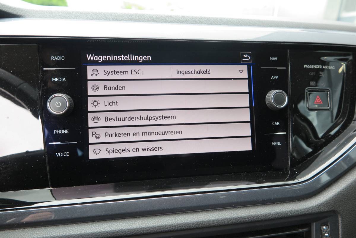 Volkswagen Polo Volkswagen Polo 1.0 TSI 70kw 95pk Highline, Adaptive Cruise, PDC ,Navigatie , Stuurwiel multifuntioneel , Carplay, LMV 16″, Sportstoelen,Buitenspiegels inklapbaar, etc. Complete historie bekend NL auto met NAP (recent onderhouden)