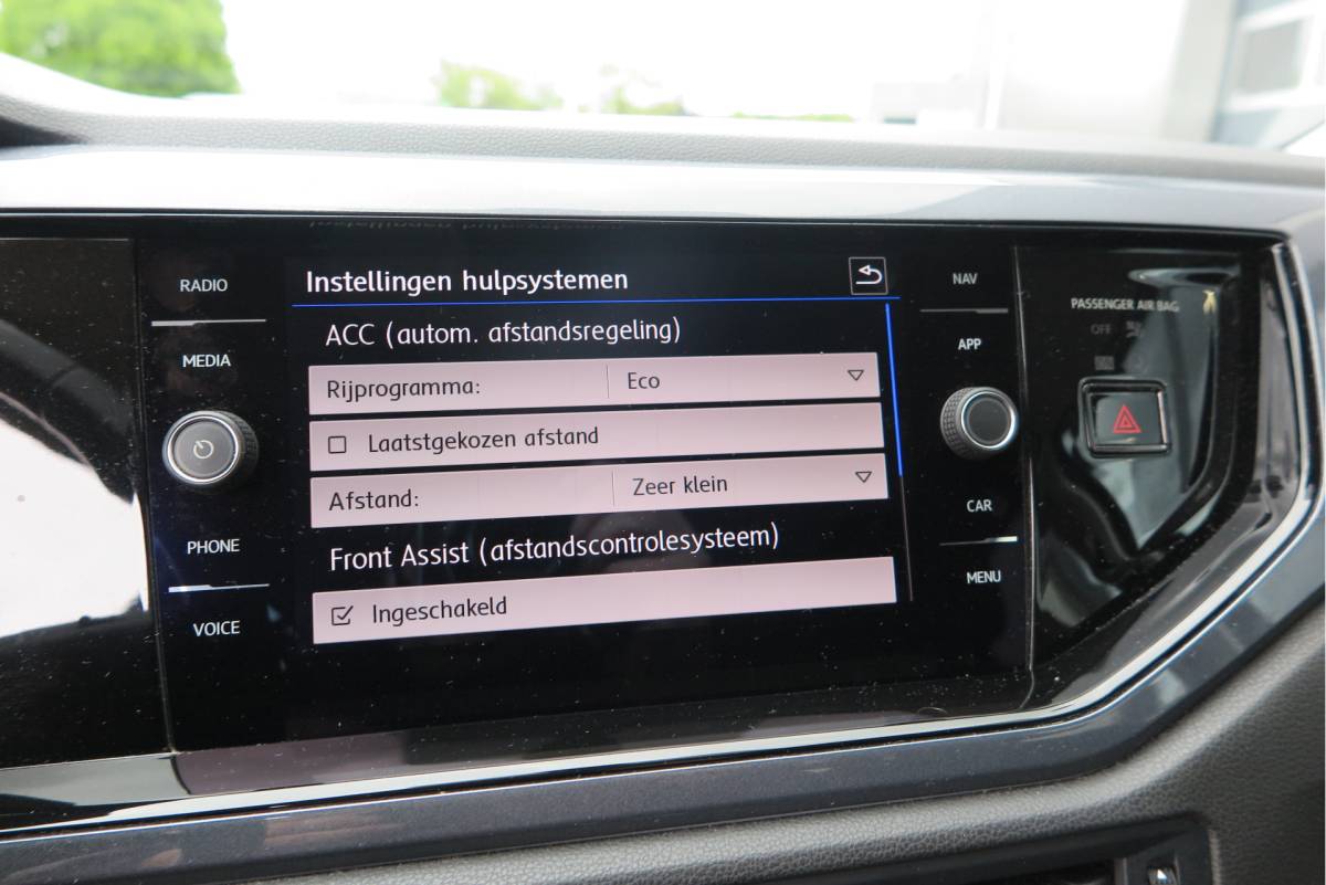 Volkswagen Polo Volkswagen Polo 1.0 TSI 70kw 95pk Highline, Adaptive Cruise, PDC ,Navigatie , Stuurwiel multifuntioneel , Carplay, LMV 16″, Sportstoelen,Buitenspiegels inklapbaar, etc. Complete historie bekend NL auto met NAP (recent onderhouden)