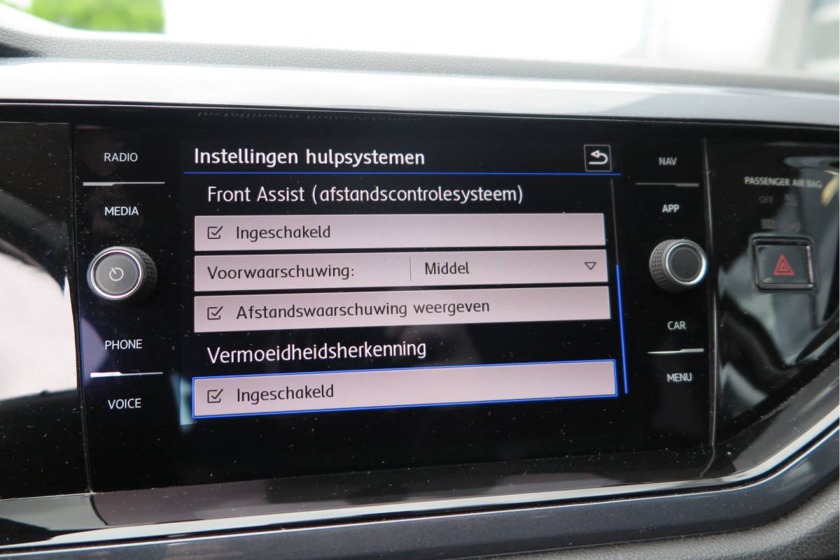 Volkswagen Polo Volkswagen Polo 1.0 TSI 70kw 95pk Highline, Adaptive Cruise, PDC ,Navigatie , Stuurwiel multifuntioneel , Carplay, LMV 16″, Sportstoelen,Buitenspiegels inklapbaar, etc. Complete historie bekend NL auto met NAP (recent onderhouden)