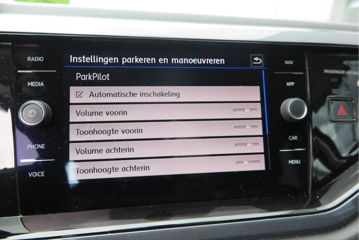 Volkswagen Polo Volkswagen Polo 1.0 TSI 70kw 95pk Highline, Adaptive Cruise, PDC ,Navigatie , Stuurwiel multifuntioneel , Carplay, LMV 16″, Sportstoelen,Buitenspiegels inklapbaar, etc. Complete historie bekend NL auto met NAP (recent onderhouden)
