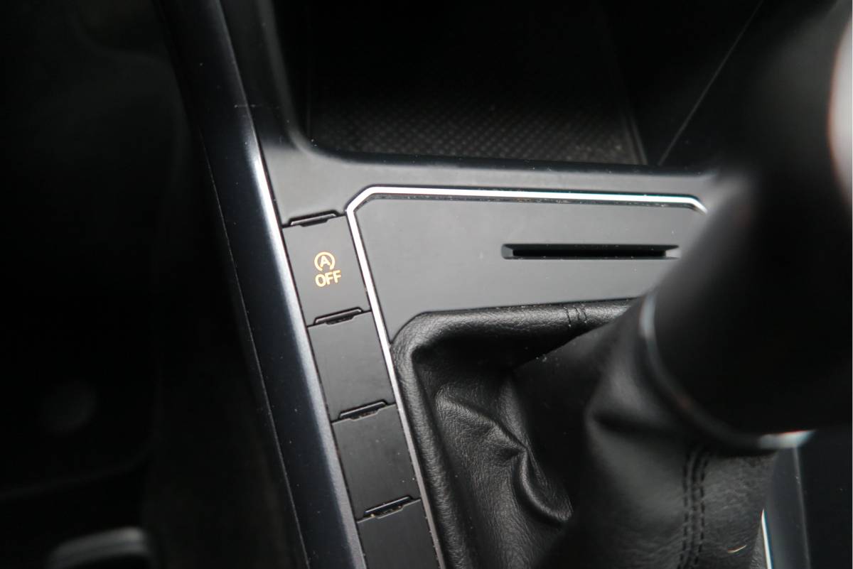 Volkswagen Polo Volkswagen Polo 1.0 TSI 70kw 95pk Highline, Adaptive Cruise, PDC ,Navigatie , Stuurwiel multifuntioneel , Carplay, LMV 16″, Sportstoelen,Buitenspiegels inklapbaar, etc. Complete historie bekend NL auto met NAP (recent onderhouden)