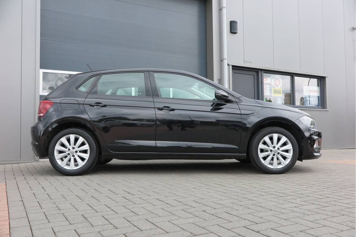 Volkswagen Polo Volkswagen Polo 1.0 TSI 70kw 95pk Highline, Adaptive Cruise, PDC ,Navigatie , Stuurwiel multifuntioneel , Carplay, LMV 16″, Sportstoelen,Buitenspiegels inklapbaar, etc. Complete historie bekend NL auto met NAP (recent onderhouden)
