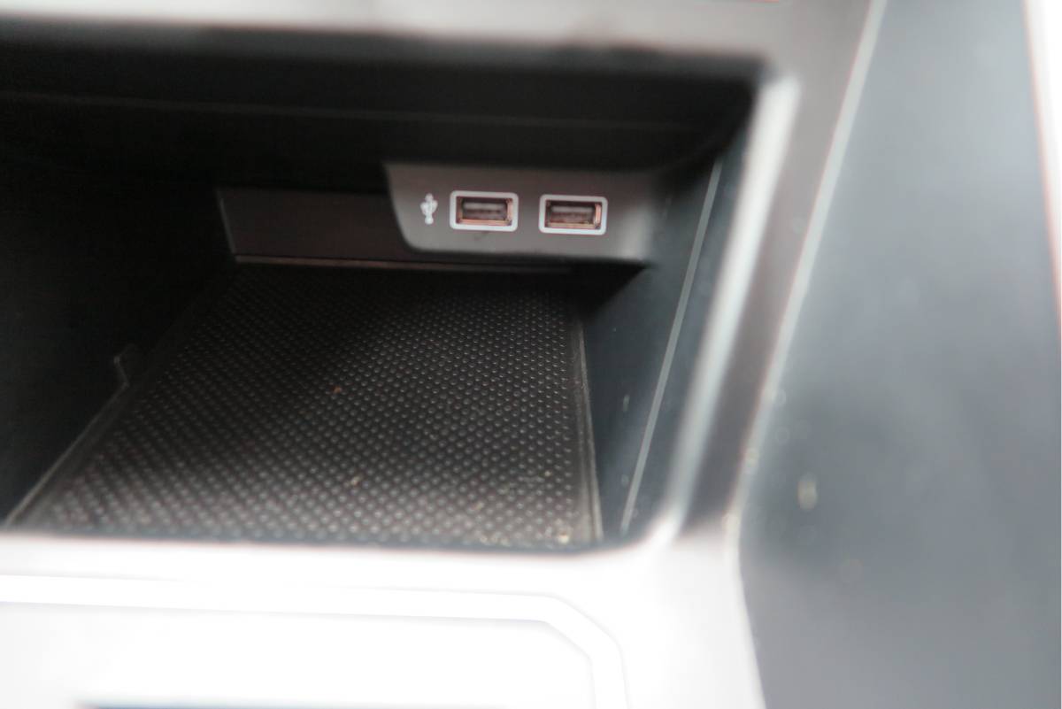 Volkswagen Polo Volkswagen Polo 1.0 TSI 70kw 95pk Highline, Adaptive Cruise, PDC ,Navigatie , Stuurwiel multifuntioneel , Carplay, LMV 16″, Sportstoelen,Buitenspiegels inklapbaar, etc. Complete historie bekend NL auto met NAP (recent onderhouden)