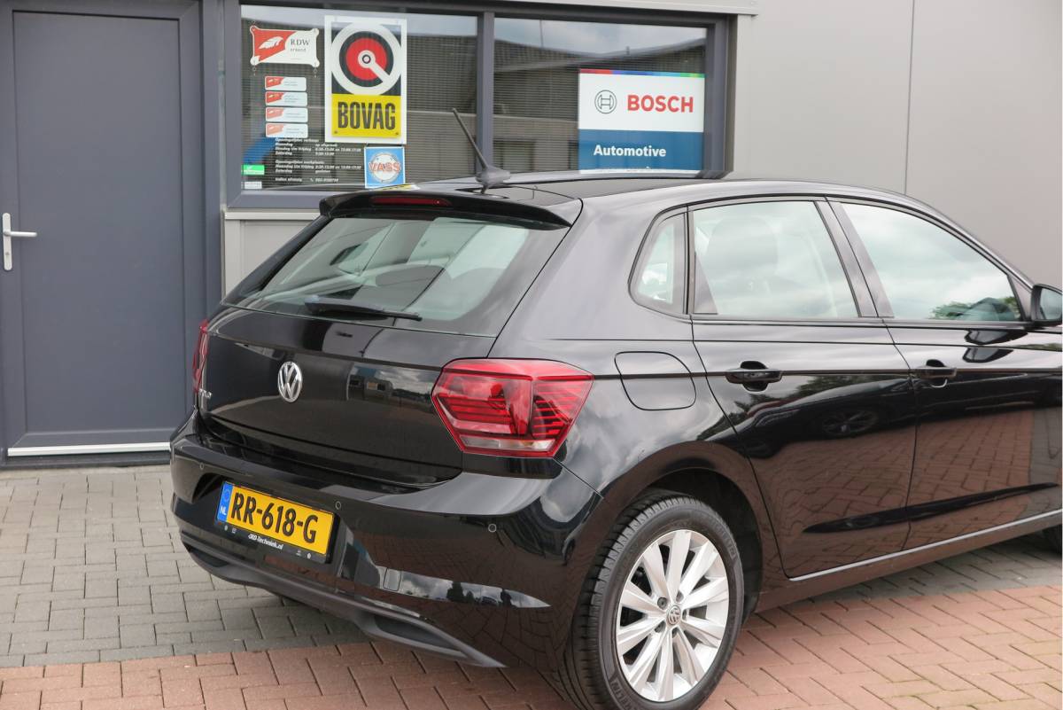 Volkswagen Polo Volkswagen Polo 1.0 TSI 70kw 95pk Highline, Adaptive Cruise, PDC ,Navigatie , Stuurwiel multifuntioneel , Carplay, LMV 16″, Sportstoelen,Buitenspiegels inklapbaar, etc. Complete historie bekend NL auto met NAP (recent onderhouden)