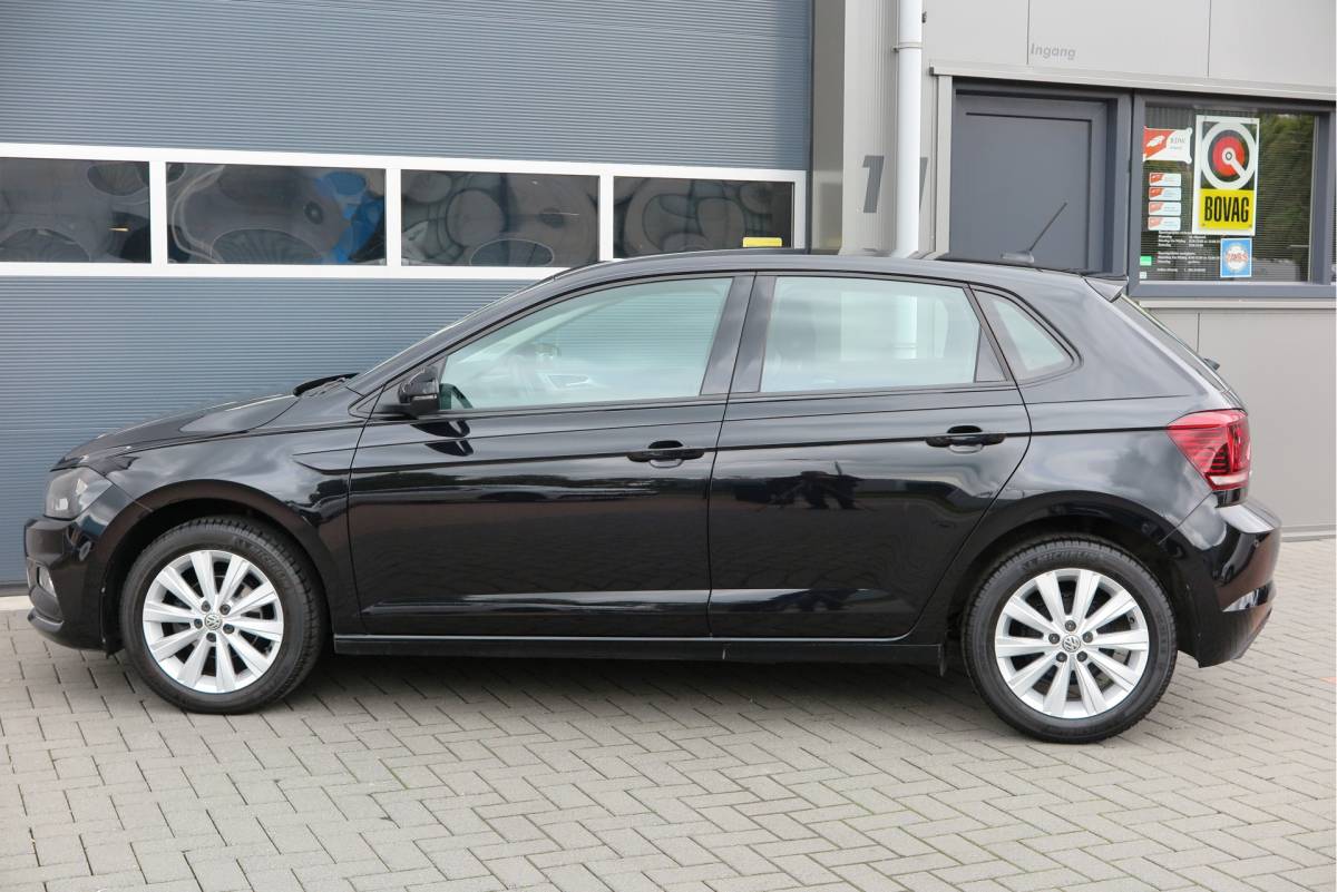 Volkswagen Polo Volkswagen Polo 1.0 TSI 70kw 95pk Highline, Adaptive Cruise, PDC ,Navigatie , Stuurwiel multifuntioneel , Carplay, LMV 16″, Sportstoelen,Buitenspiegels inklapbaar, etc. Complete historie bekend NL auto met NAP (recent onderhouden)