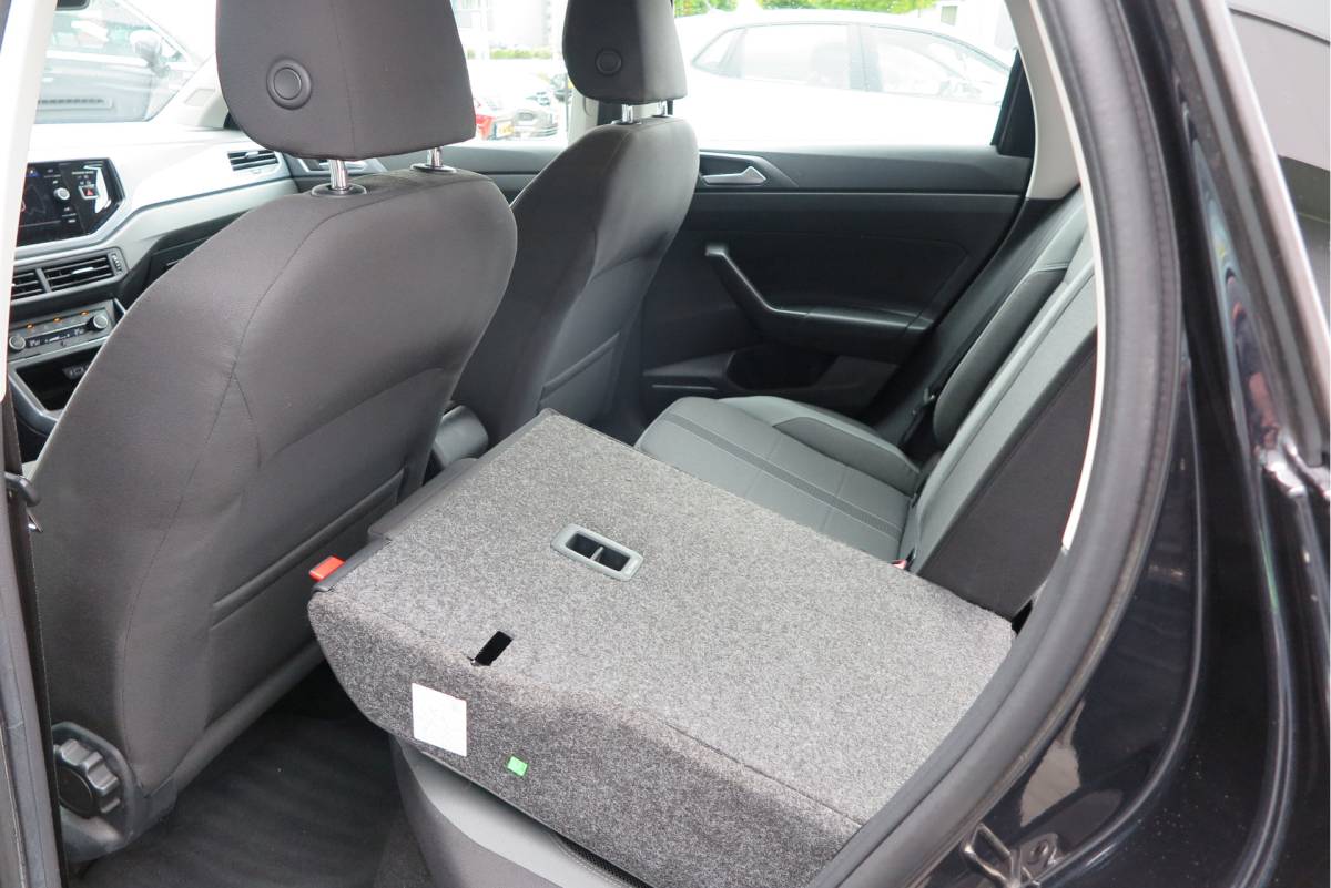 Volkswagen Polo Volkswagen Polo 1.0 TSI 70kw 95pk Highline, Adaptive Cruise, PDC ,Navigatie , Stuurwiel multifuntioneel , Carplay, LMV 16″, Sportstoelen,Buitenspiegels inklapbaar, etc. Complete historie bekend NL auto met NAP (recent onderhouden)