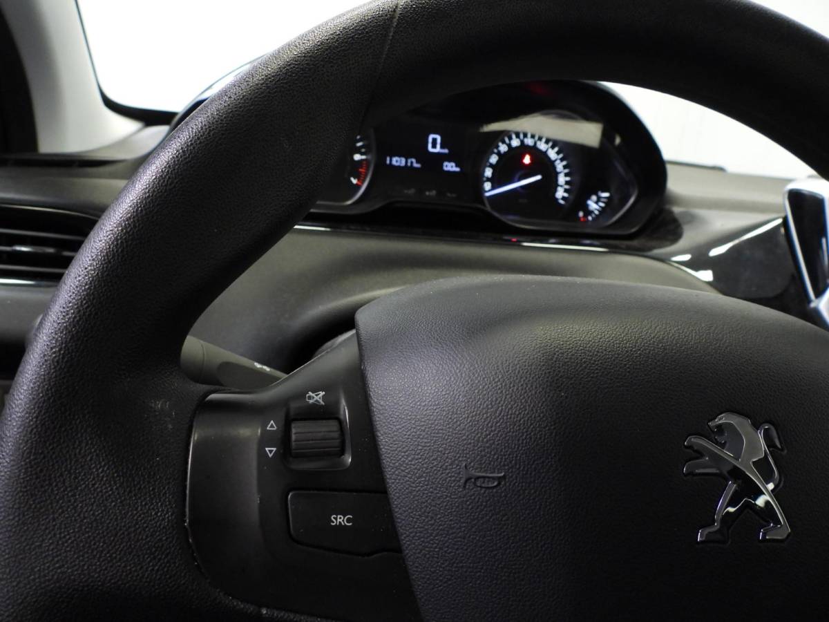 Peugeot 208 Peugeot 208 1.2 PureTech Blue Lion NAVI/AIRCO/CRUISE/PDC!