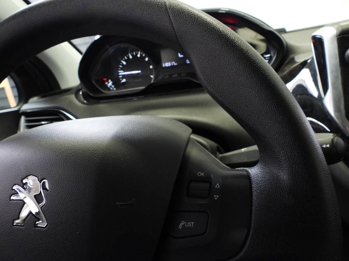 Peugeot 208 Peugeot 208 1.2 PureTech Blue Lion NAVI/AIRCO/CRUISE/PDC!