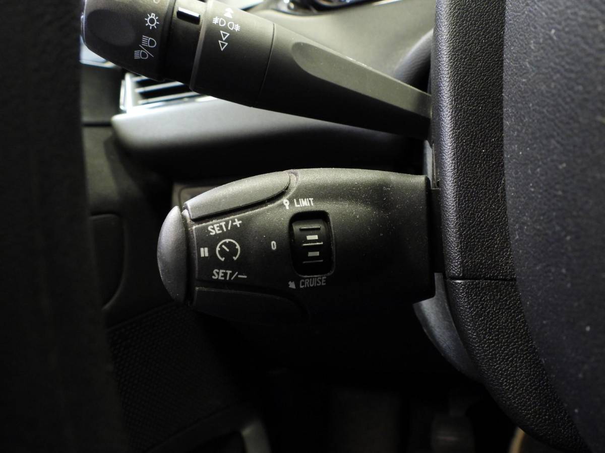 Peugeot 208 Peugeot 208 1.2 PureTech Blue Lion NAVI/AIRCO/CRUISE/PDC!