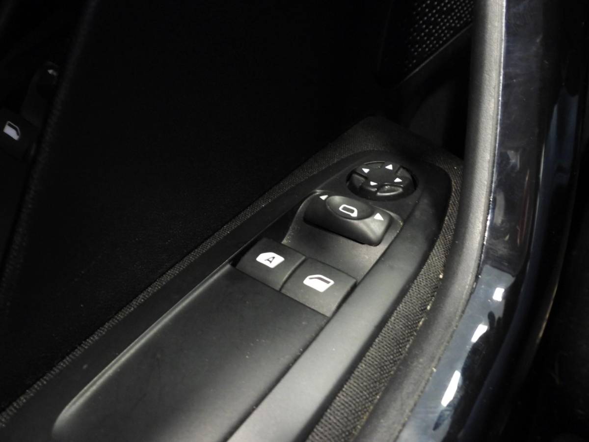 Peugeot 208 Peugeot 208 1.2 PureTech Blue Lion NAVI/AIRCO/CRUISE/PDC!