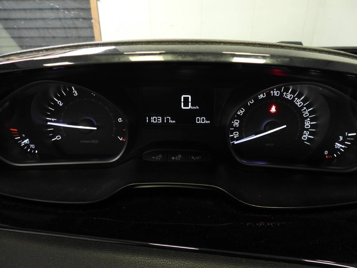 Peugeot 208 Peugeot 208 1.2 PureTech Blue Lion NAVI/AIRCO/CRUISE/PDC!