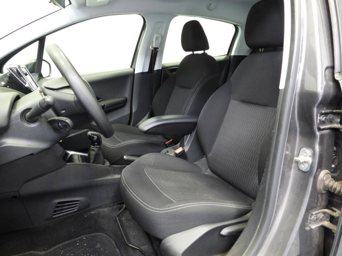 Peugeot 208 Peugeot 208 1.2 PureTech Blue Lion NAVI/AIRCO/CRUISE/PDC!