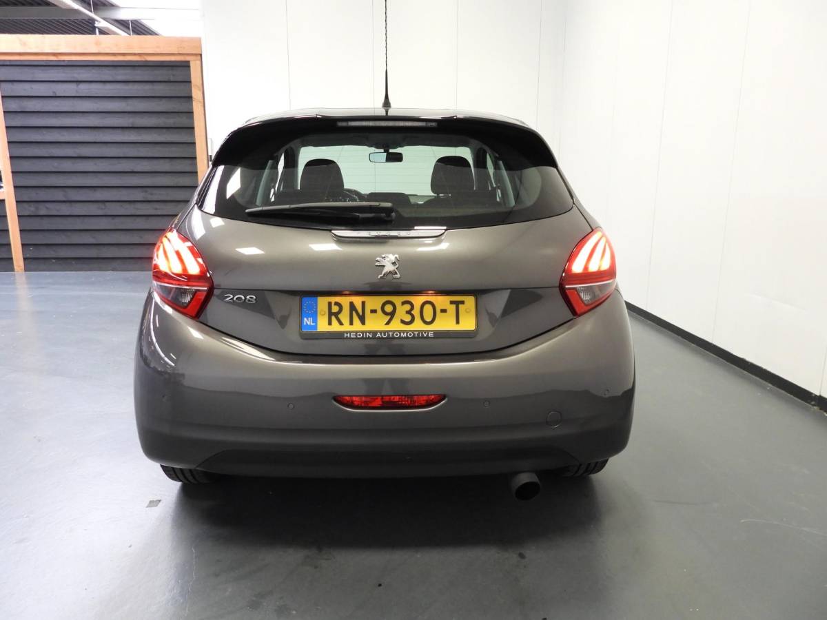 Peugeot 208 Peugeot 208 1.2 PureTech Blue Lion NAVI/AIRCO/CRUISE/PDC!