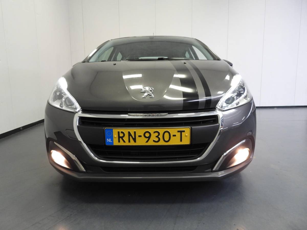 Peugeot 208 Peugeot 208 1.2 PureTech Blue Lion NAVI/AIRCO/CRUISE/PDC!