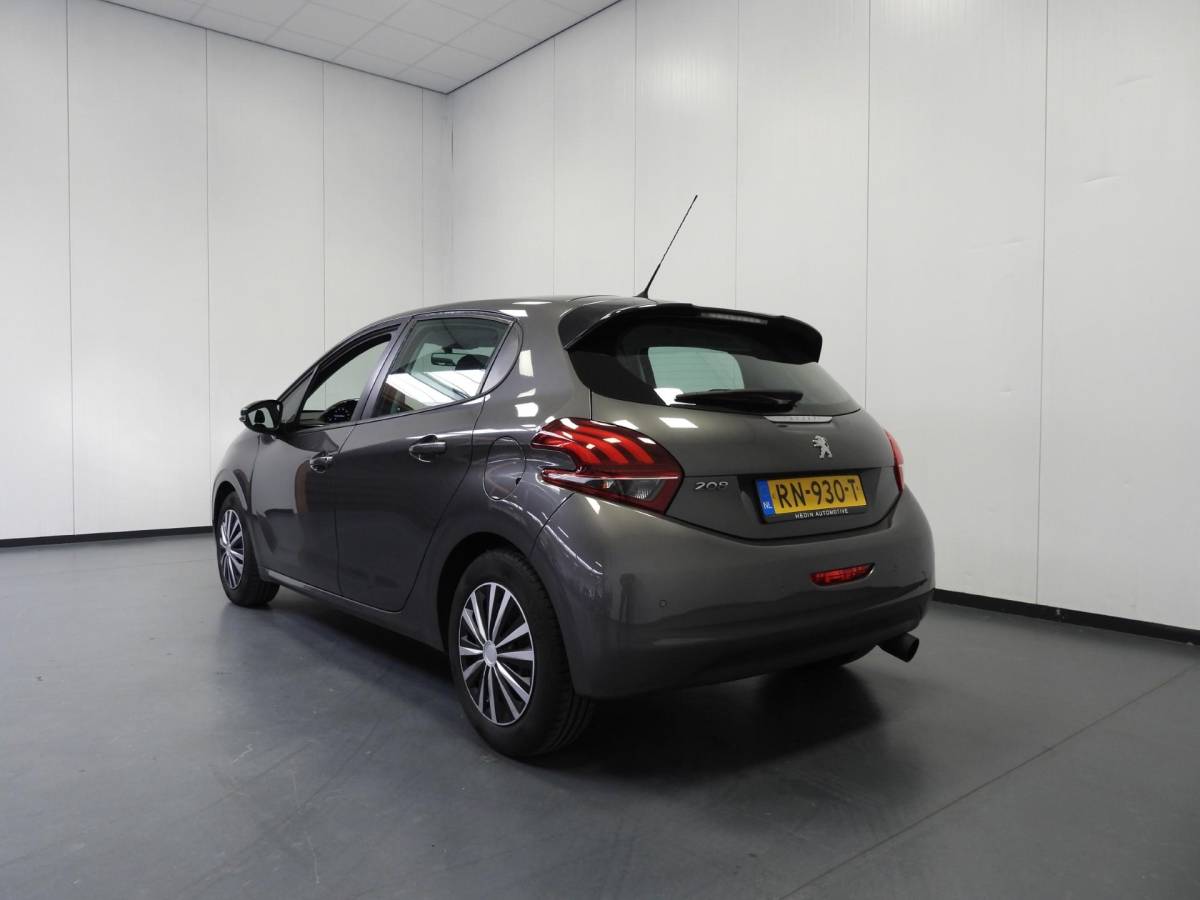 Peugeot 208 Peugeot 208 1.2 PureTech Blue Lion NAVI/AIRCO/CRUISE/PDC!