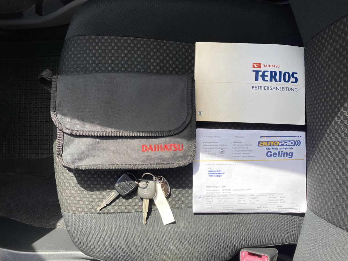 Daihatsu Terios Daihatsu Terios 1.5 4WD Track AUT. | climate control | trekhaak | stoelverwarming | wielkoffer | dac/trc | elektrisch pakket