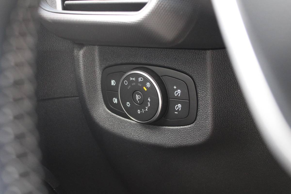 Ford E-Transit Courier Ford E-Transit Courier Limited 44 kWh | Navigatie | Licht Metalen Velgen | Adaptive Cruise Control | Camera |