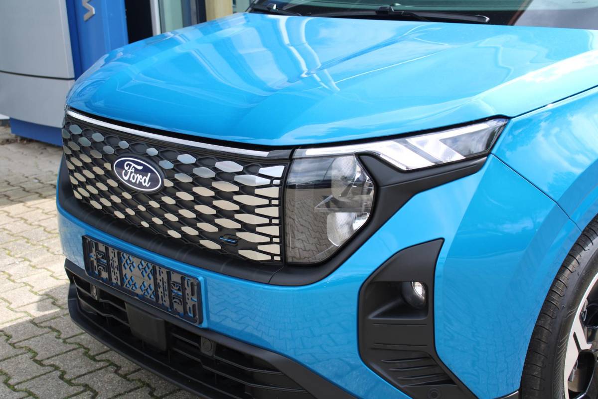 Ford E-Transit Courier Ford E-Transit Courier Limited 44 kWh | Navigatie | Licht Metalen Velgen | Adaptive Cruise Control | Camera |