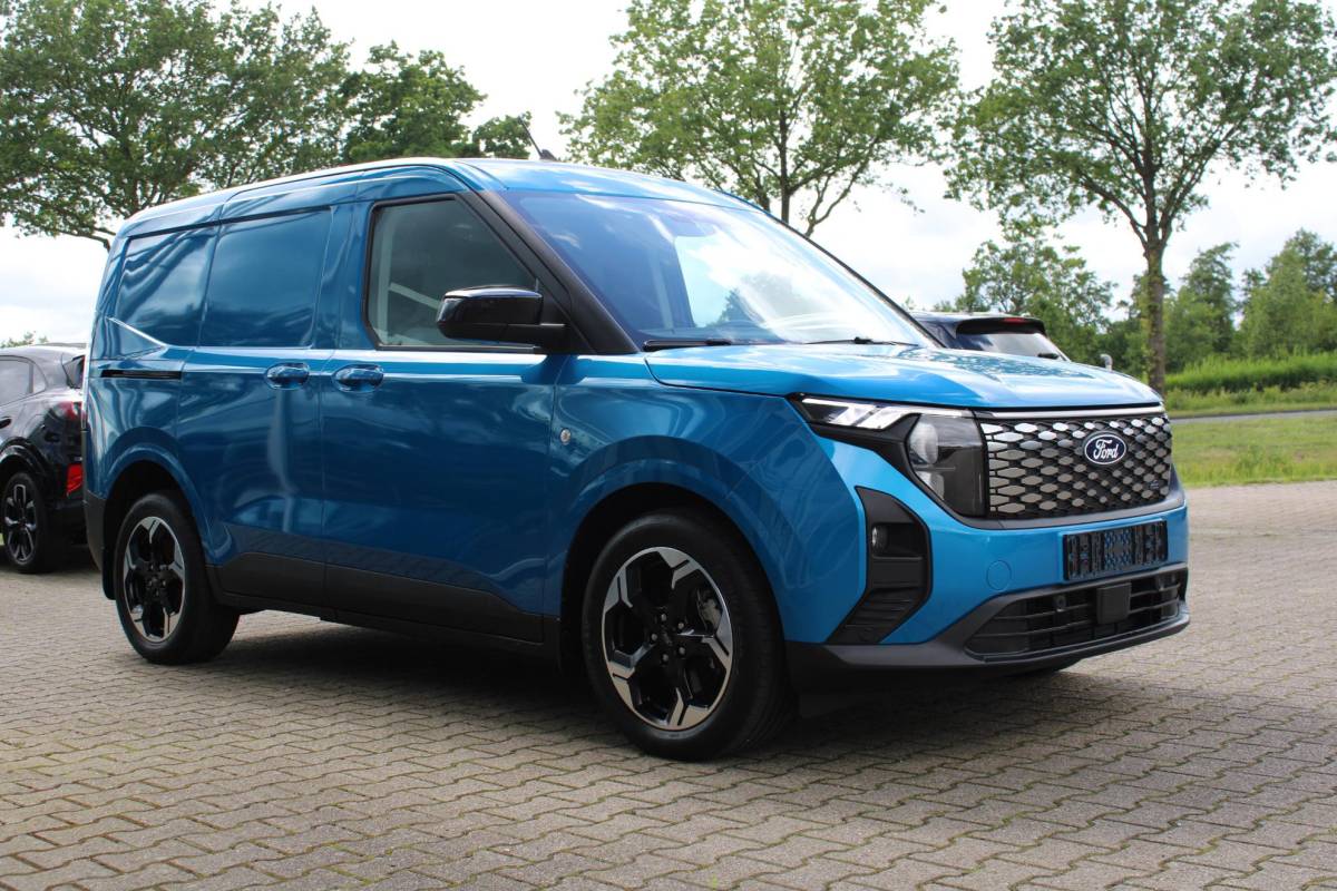 Ford E-Transit Courier Ford E-Transit Courier Limited 44 kWh | Navigatie | Licht Metalen Velgen | Adaptive Cruise Control | Camera |