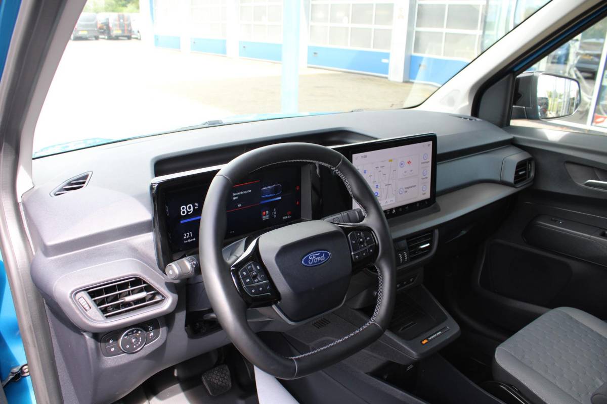 Ford E-Transit Courier Ford E-Transit Courier Limited 44 kWh | Navigatie | Licht Metalen Velgen | Adaptive Cruise Control | Camera |