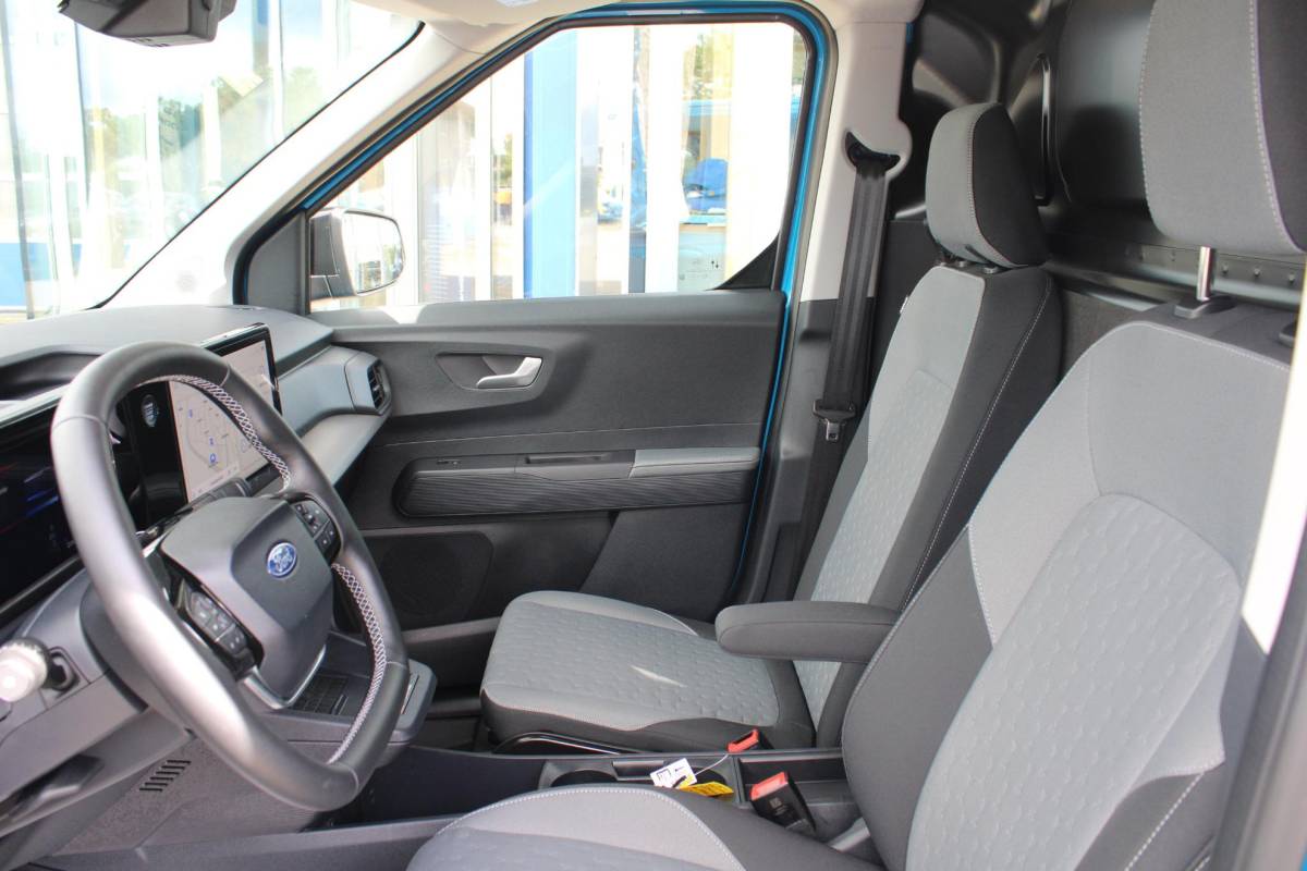 Ford E-Transit Courier Ford E-Transit Courier Limited 44 kWh | Navigatie | Licht Metalen Velgen | Adaptive Cruise Control | Camera |