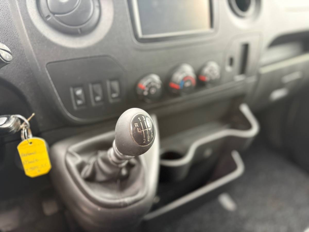 Renault Master Renault Master T35 2.3 dCi L2H2 Energy 145PK|NAP|airco|cruise|navi|bluetooth|parkeersensoren achter|elektrische pakket|EURO6
