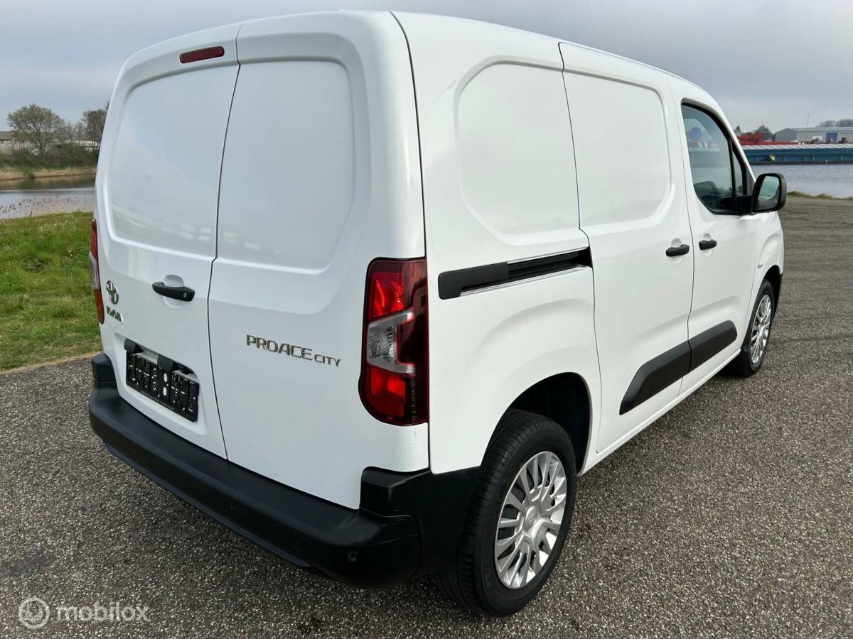 Toyota ProAce Toyota PROACE CITY 1.2 Turbo Navigator 3e Zitplaats