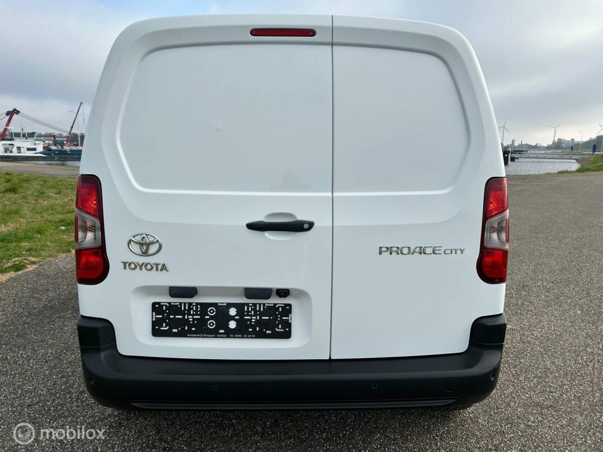 Toyota ProAce Toyota PROACE CITY 1.2 Turbo Navigator 3e Zitplaats