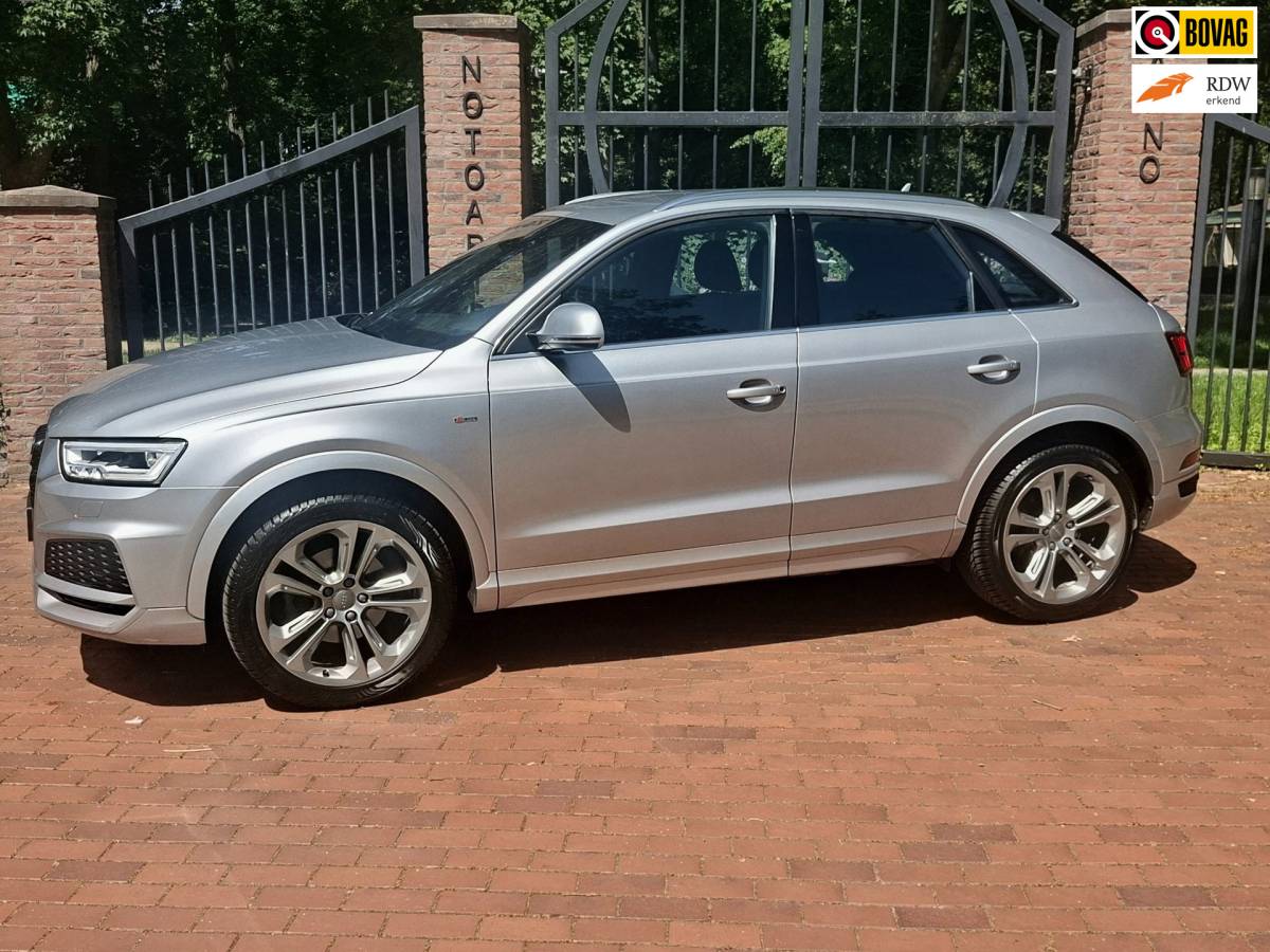 Audi Q3 Audi Q3 2.0 TFSI quattro S-Line Trekhaak Camera Side Assist Leren int.