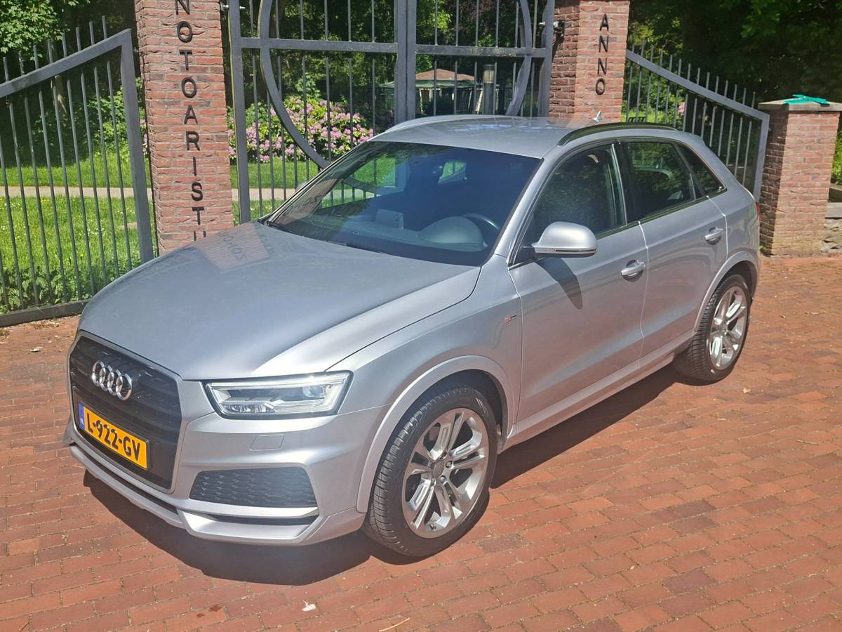 Audi Q3 Audi Q3 2.0 TFSI quattro S-Line Trekhaak Camera Side Assist Leren int.