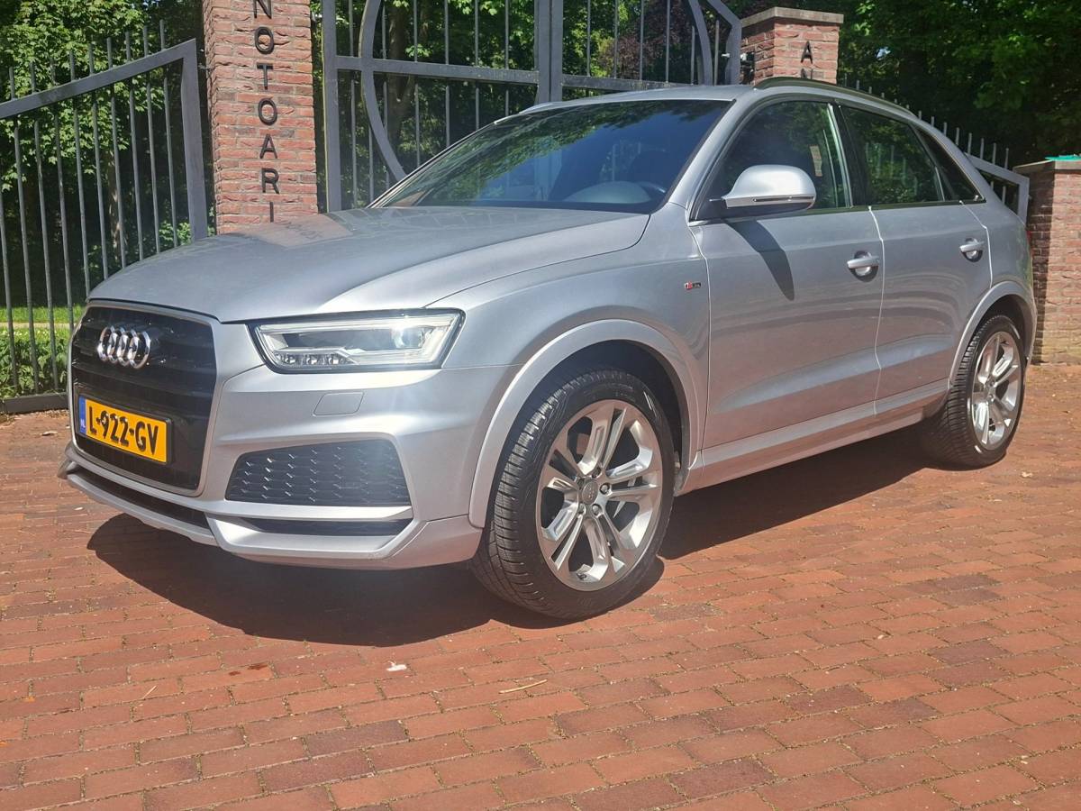Audi Q3 Audi Q3 2.0 TFSI quattro S-Line Trekhaak Camera Side Assist Leren int.