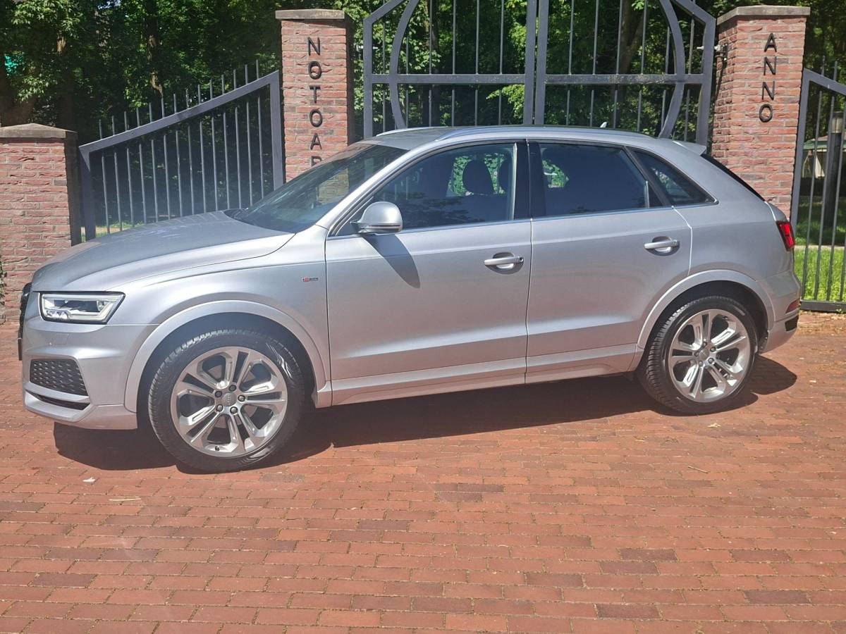 Audi Q3 Audi Q3 2.0 TFSI quattro S-Line Trekhaak Camera Side Assist Leren int.